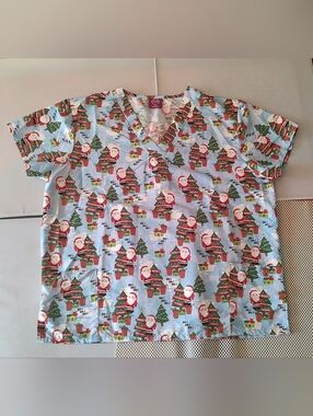 Divine Curves Women's Size 2X Christmas Scrub Top Gently Used V-neck Santa Tree